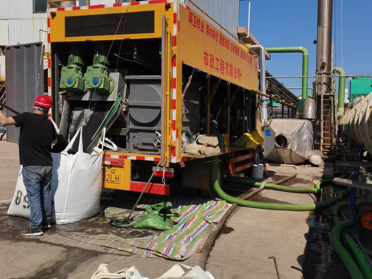 临海淤泥压干处理